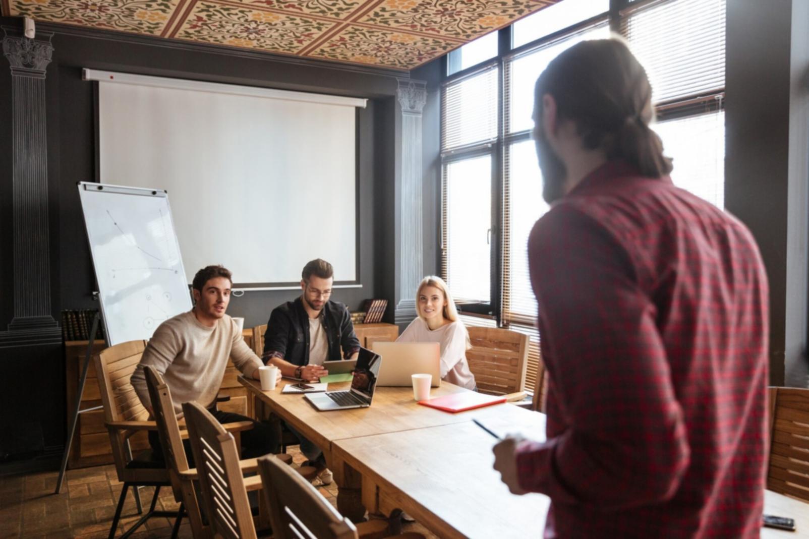 Skupinová práce na rozpočtových scénářích